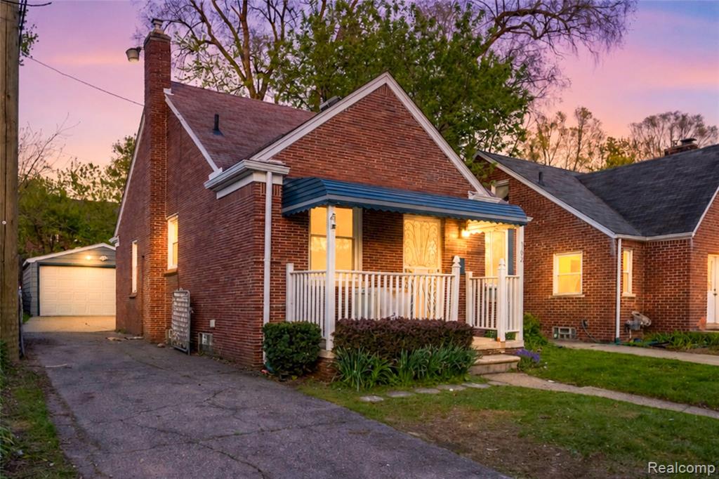 162 N Genesee Avenue, Pontiac, MI 48341 — front exterior