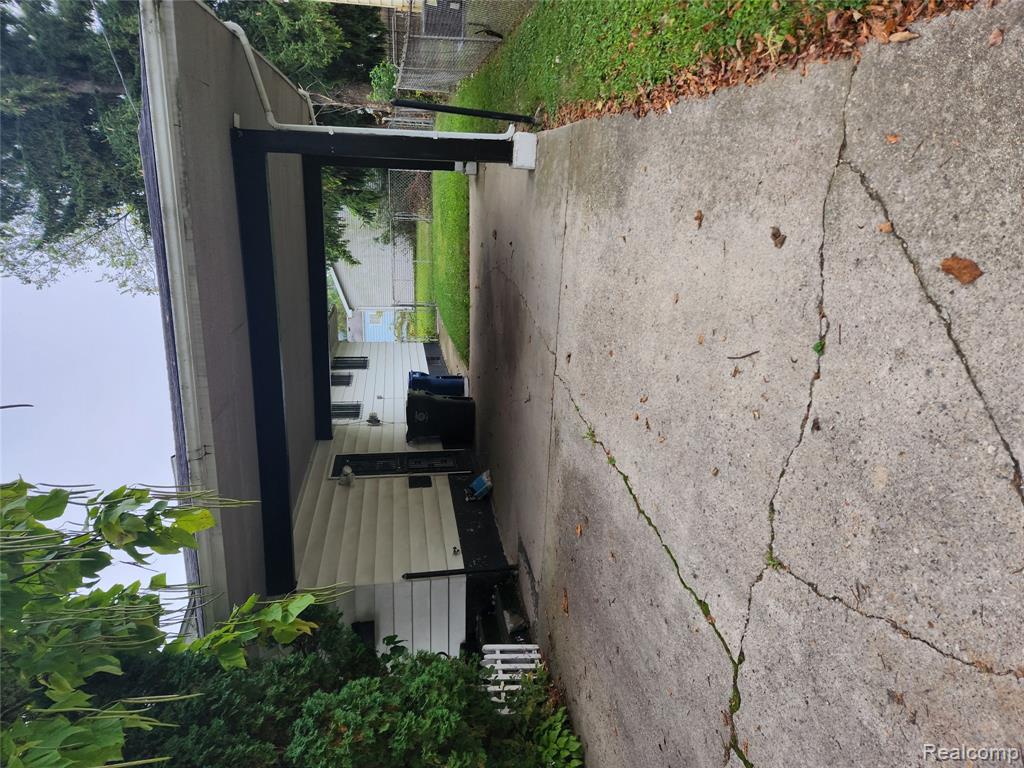 617 W Holbrook Avenue, Flint, MI 48505 — Photo 2