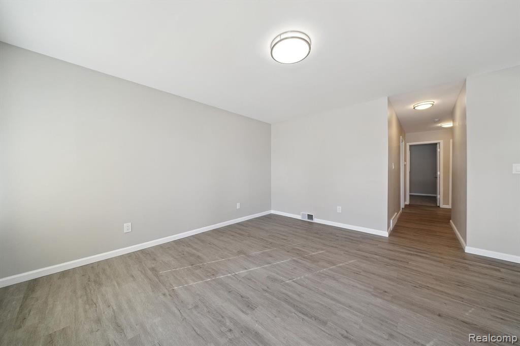 941 E LINCOLN Avenue, Madison Heights, MI 48071 — Photo 6