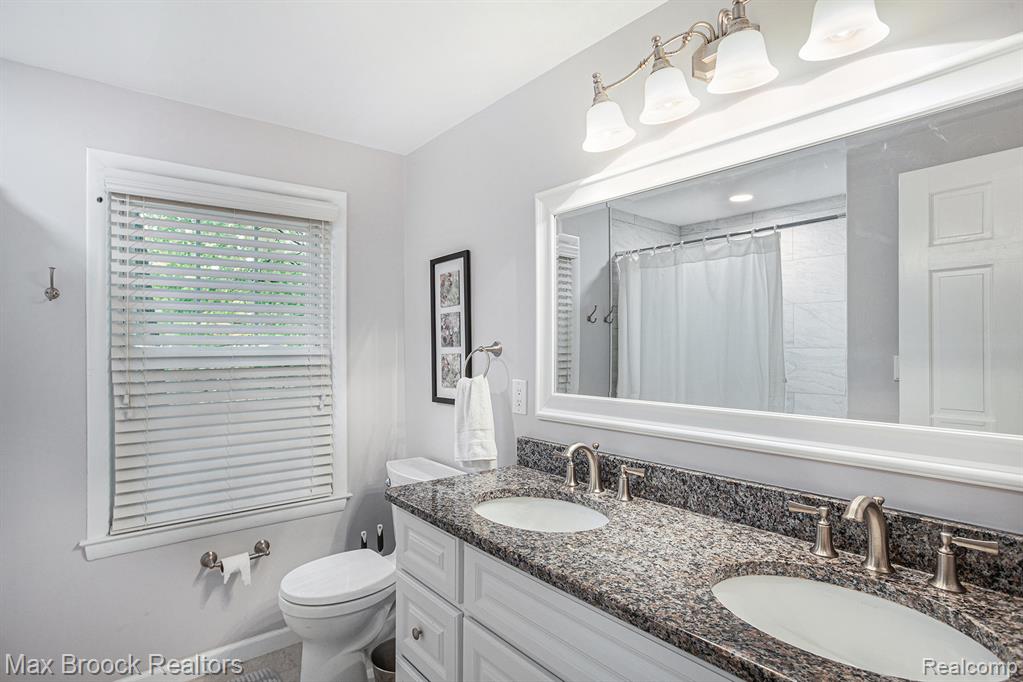 32533 Robinhood Drive, Beverly Hills, MI 48025 — Photo 35