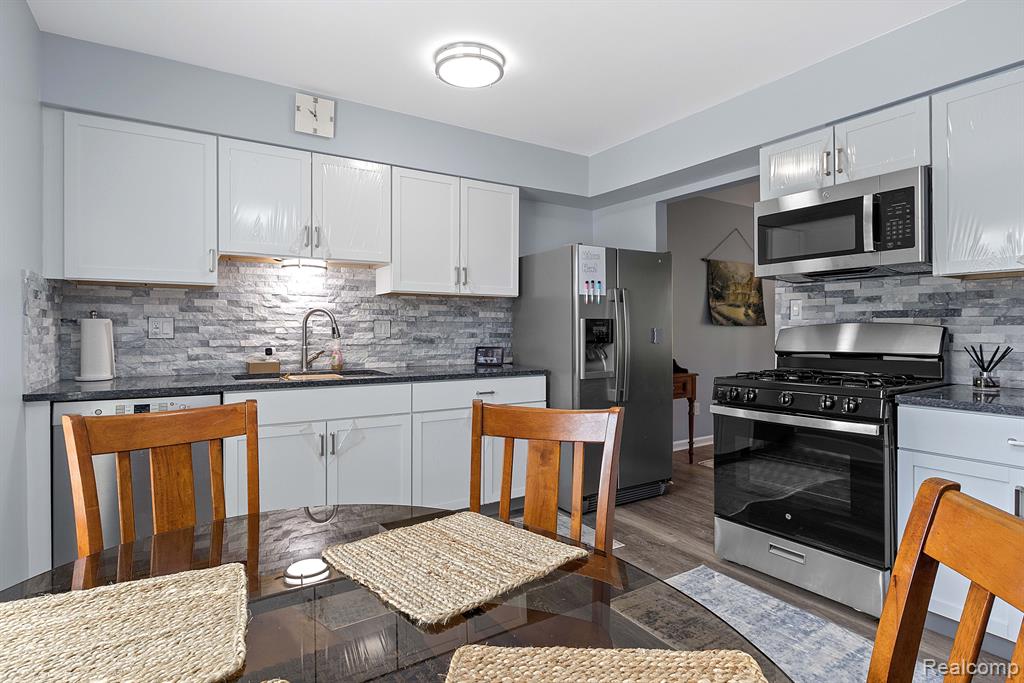 8387 LAKEVIEW Court, Ypsilanti, MI 48198 — Photo 8