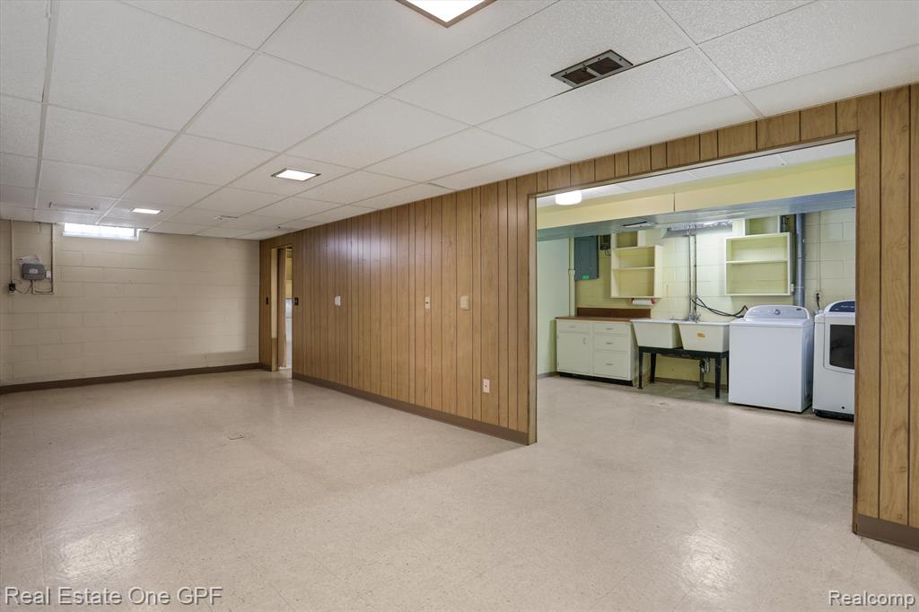 724 S ROSEDALE, Grosse Pointe Woods, MI 48236 — Photo 25