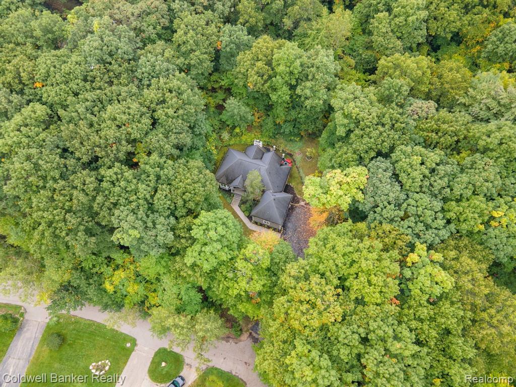 8673 Mohican Dr, Clarkston, MI 48348 — Photo 2