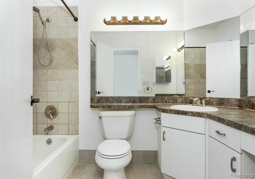 29371 LAUREL Drive, Farmington Hills, MI 48331 — Photo 18