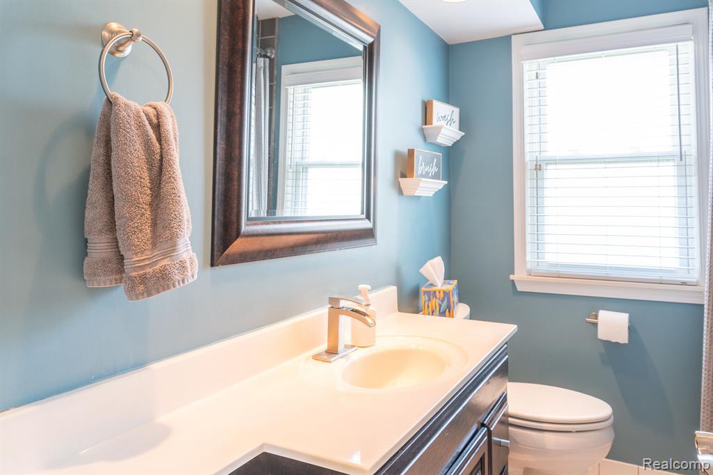 9611 ROSELAND Street, Livonia, MI 48150 — Photo 13