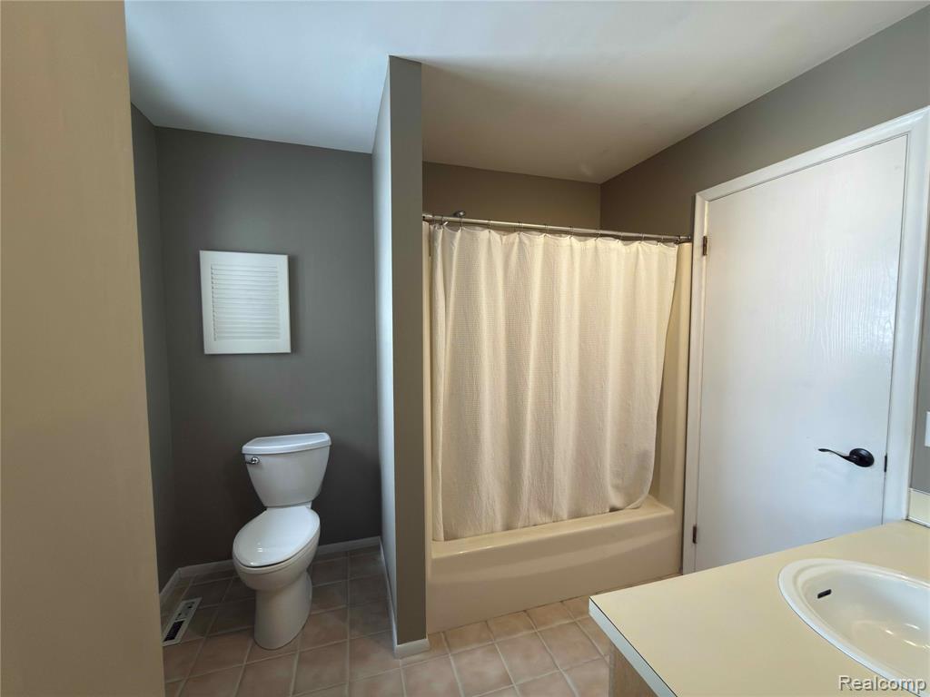 8517 Pepper Ridge Drive, Grand Blanc, MI 48439 — Photo 13