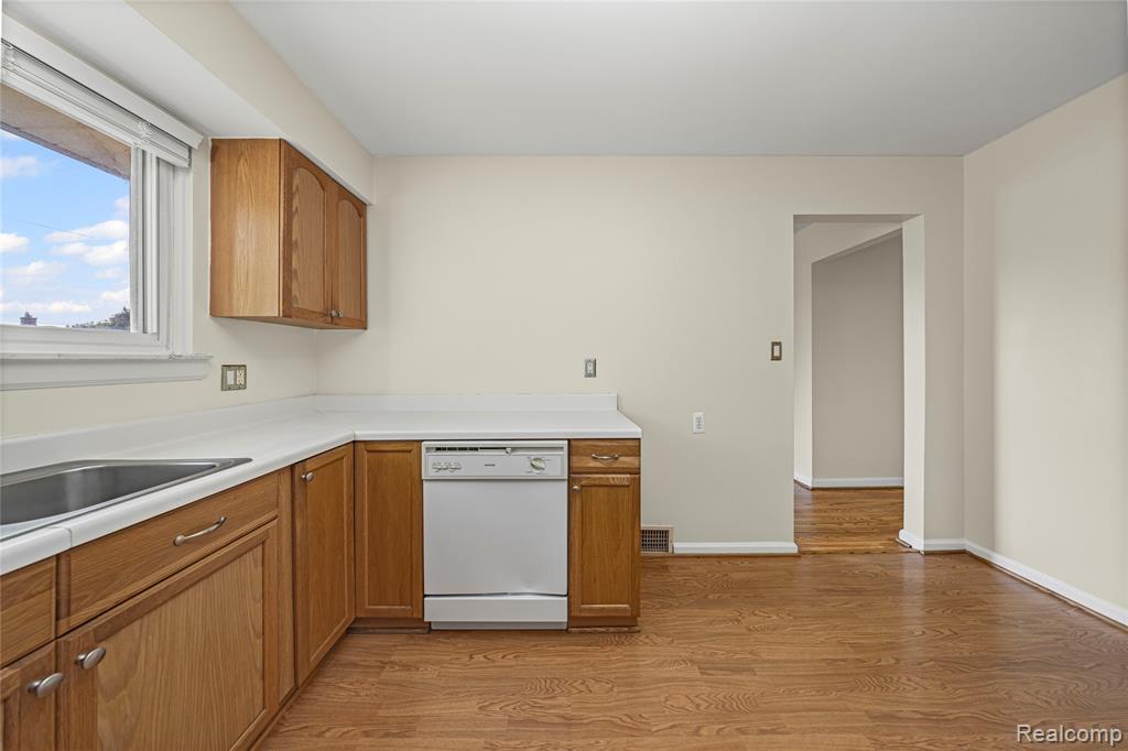 8475 Farnum Avenue, Warren, MI 48093 — Photo 10