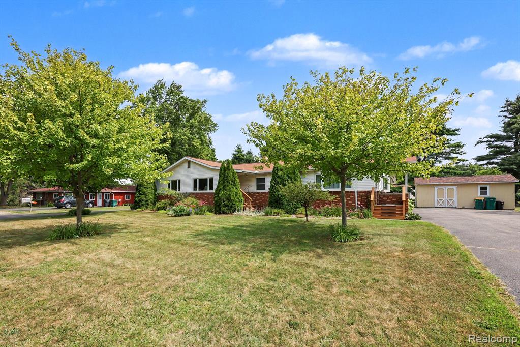 10350 Davisburg Road, Davisburg, MI