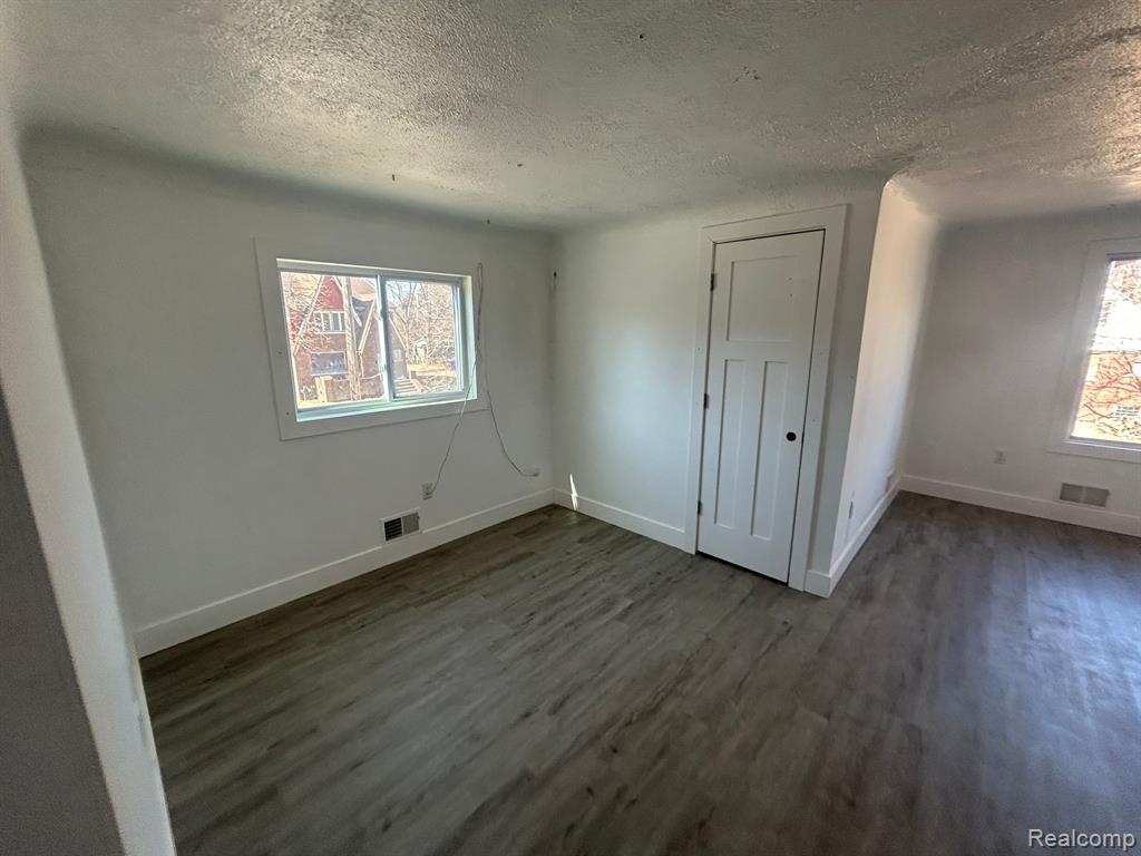 5258 NEWPORT Street, Detroit, MI 48213 — Photo 16