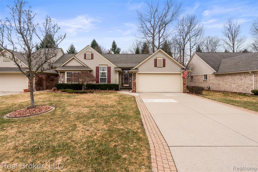 5776 Woodview Drive, 6, Sterling Heights, MI 48314 — Photo 2