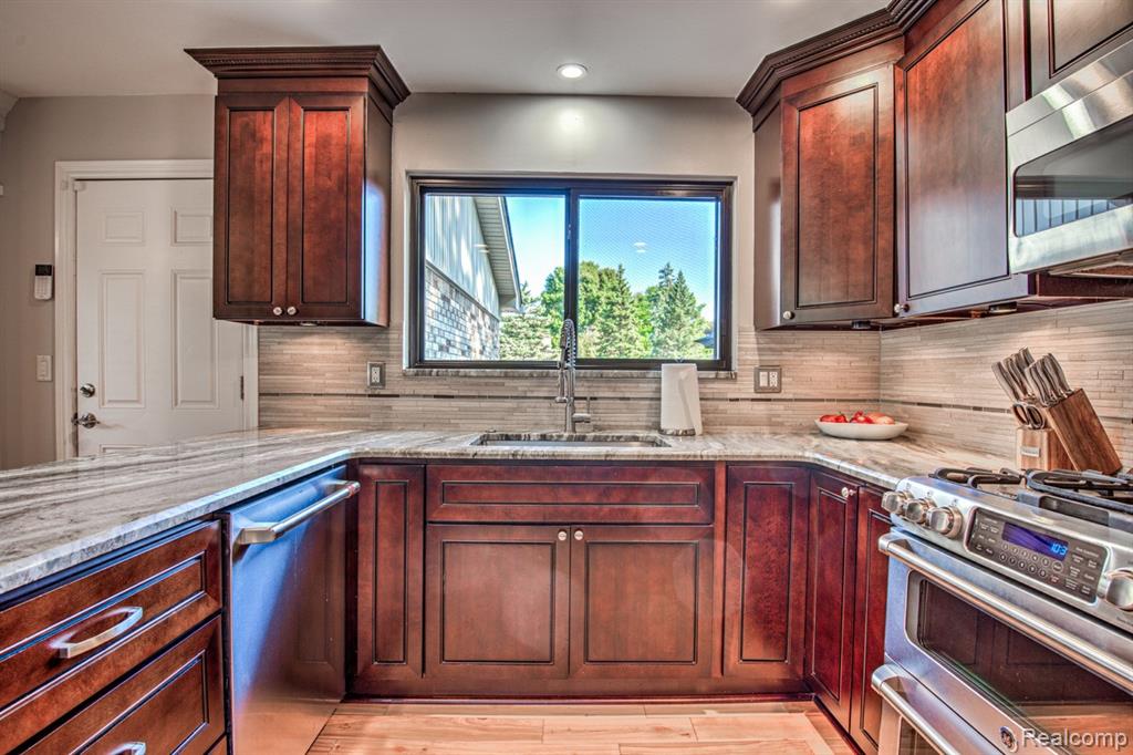 5250 Winchester Drive, Troy, MI 48085 — Photo 8