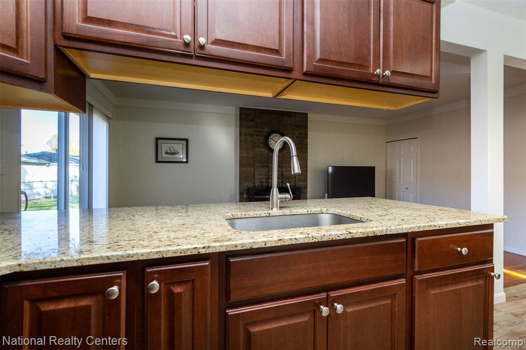 511 S Bryar Street, Westland, MI 48186 — Photo 17