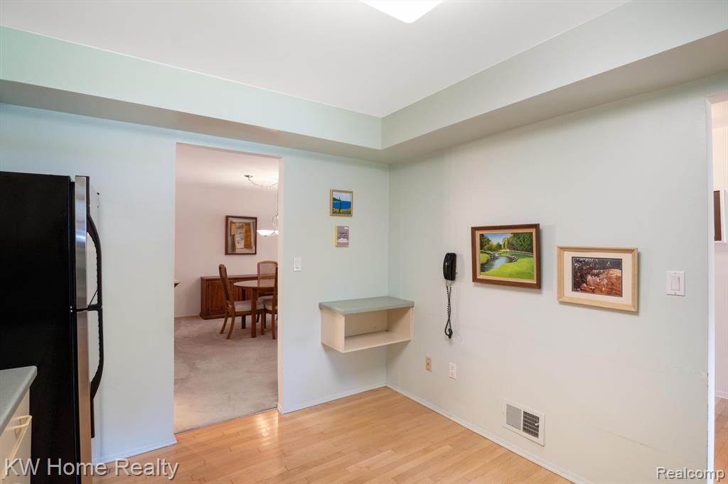 29691 Pine Ridge Circle, Farmington Hills, MI 48331 — Photo 9