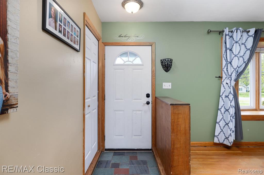 94 CRESCENT LAKE Road, Waterford, MI 48327 — Photo 8