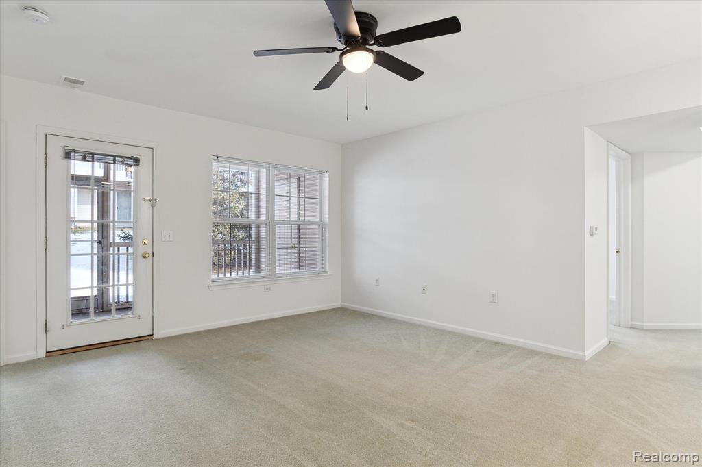 2670 S KNIGHTSBRIDGE Circle, Ann Arbor, MI 48105 — Photo 11
