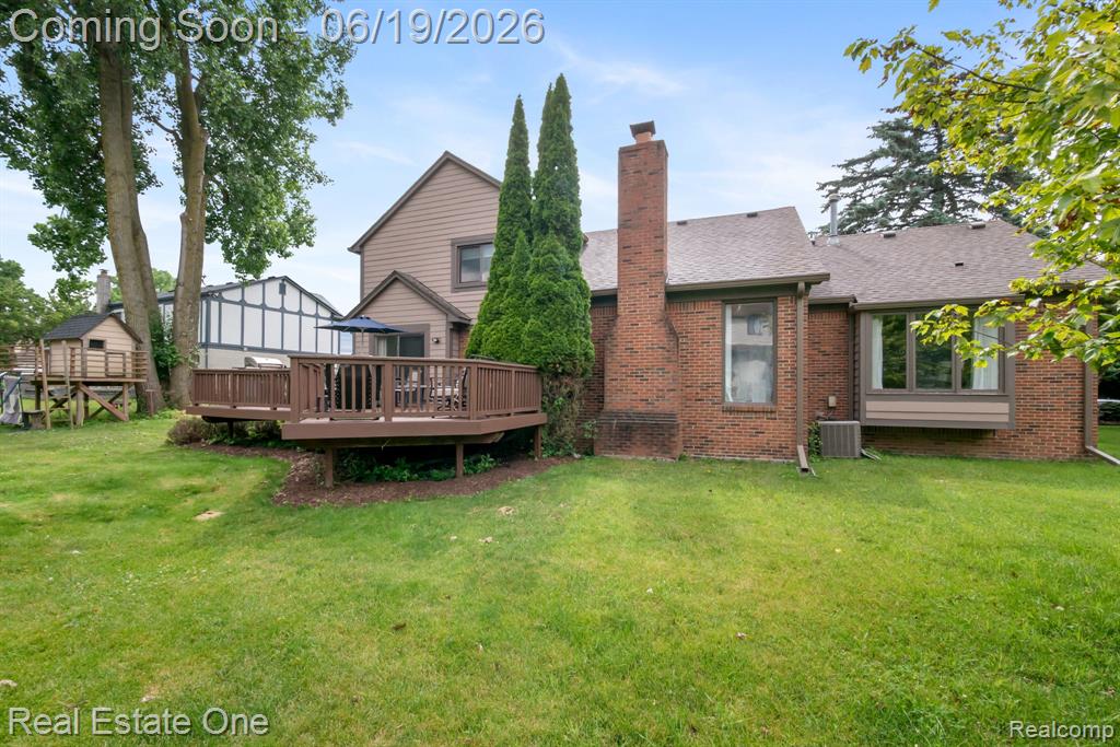 5277 Waterview Drive, West Bloomfield, MI 48323 — Photo 42