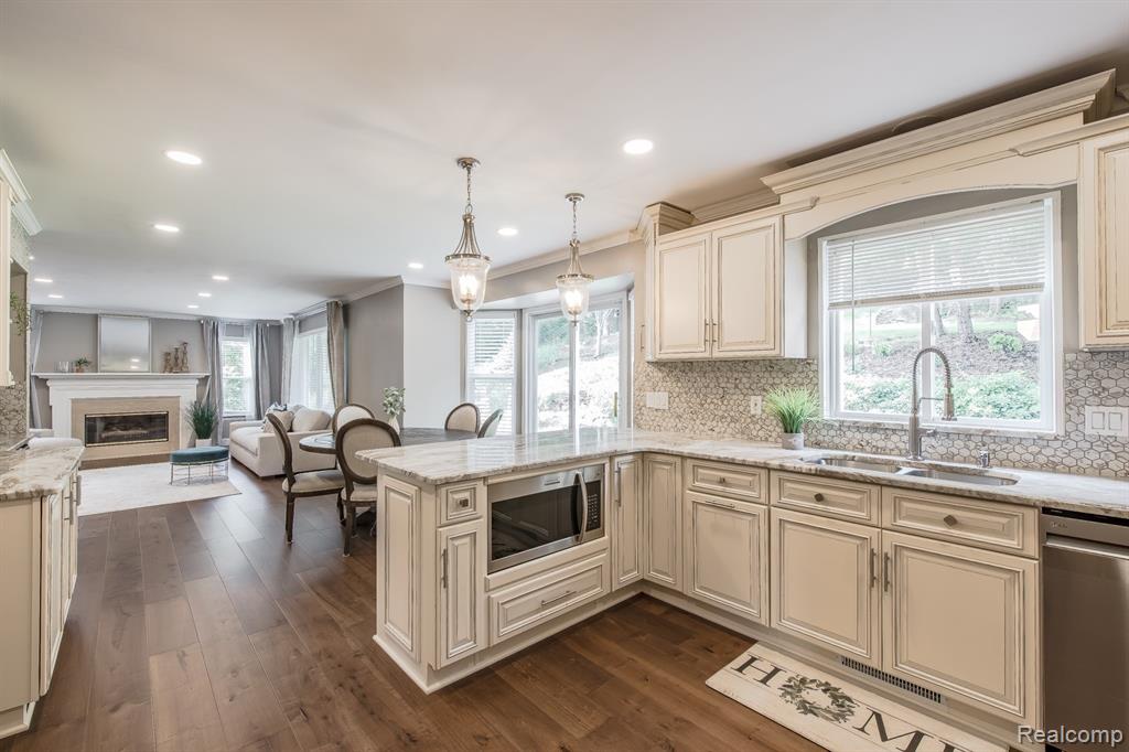 8640 Newport Drive, White Lake, MI — Photo 19
