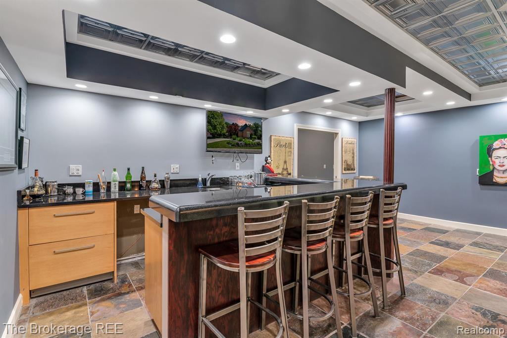 6995 HAWK WOODS Court, West Bloomfield, MI — Photo 46