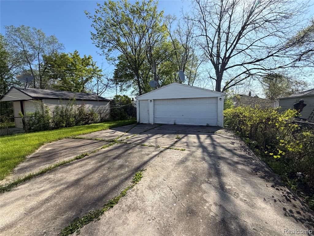 5698 Greenview Avenue, Detroit, MI 48228 — Photo 19