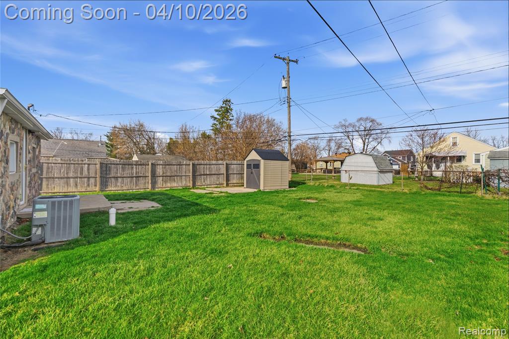 33524 Duncan, Fraser, MI 48026 — Photo 24