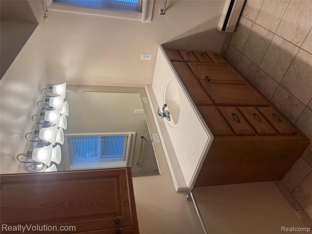 727 W Park Street, Lapeer, MI 48446 — Photo 12