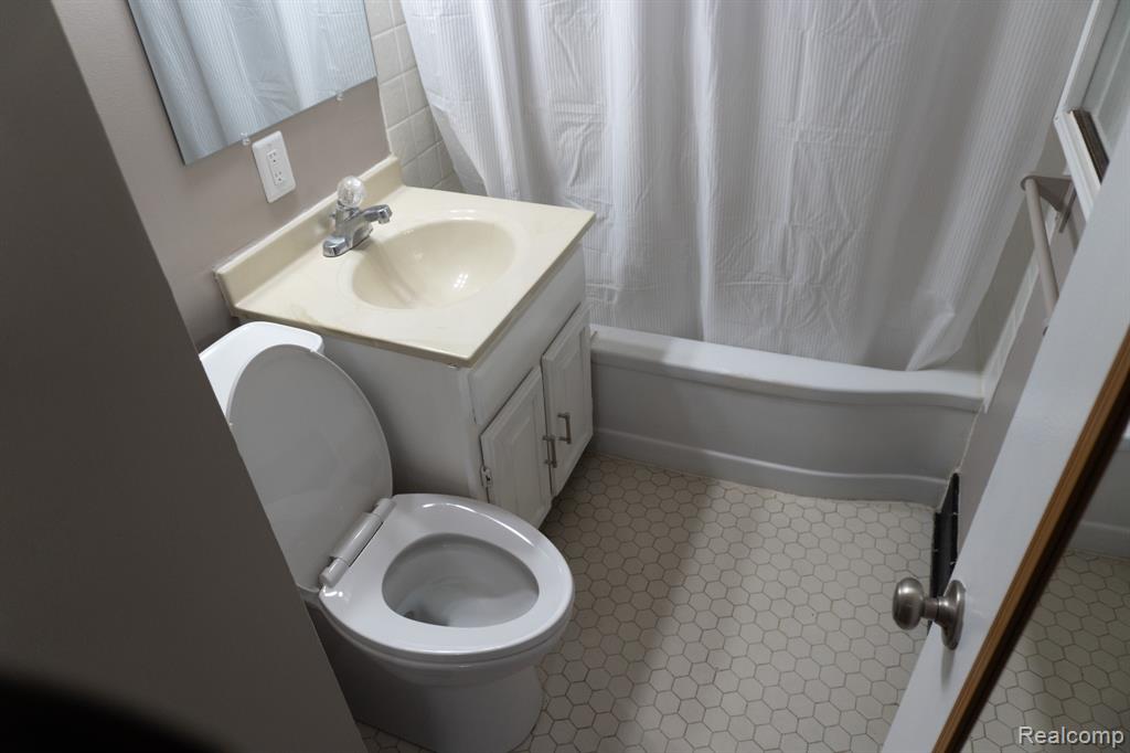737 Campbell Street, Flint, MI 48507 — Photo 24