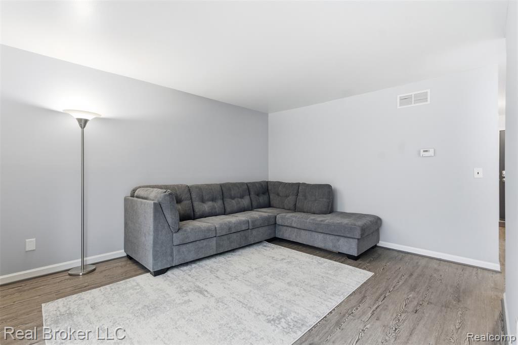759 Hilldale Circle, Milford, MI 48381 — Photo 9