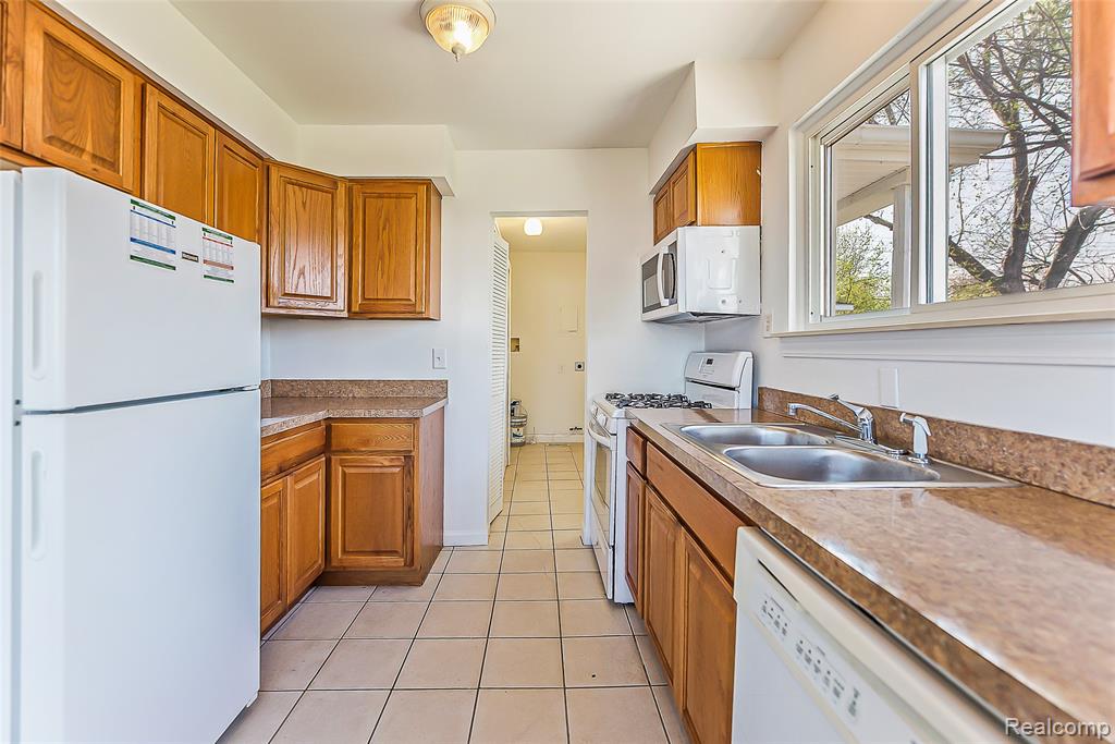 366 S Harris Road, Ypsilanti, MI 48198 — Photo 13