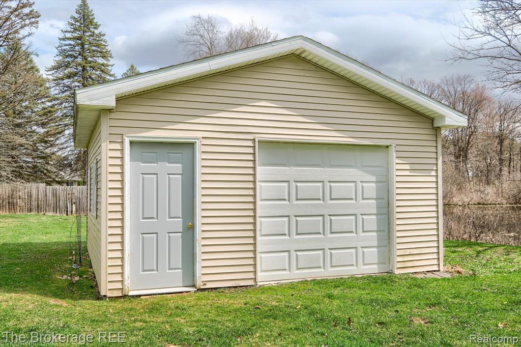 9370 Vienna Road, Otisville, MI 48463 — Photo 28