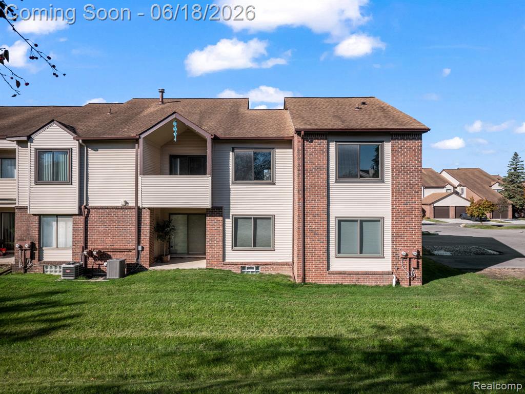 6680 Ridgefield Circle, 201, West Bloomfield, MI — front exterior