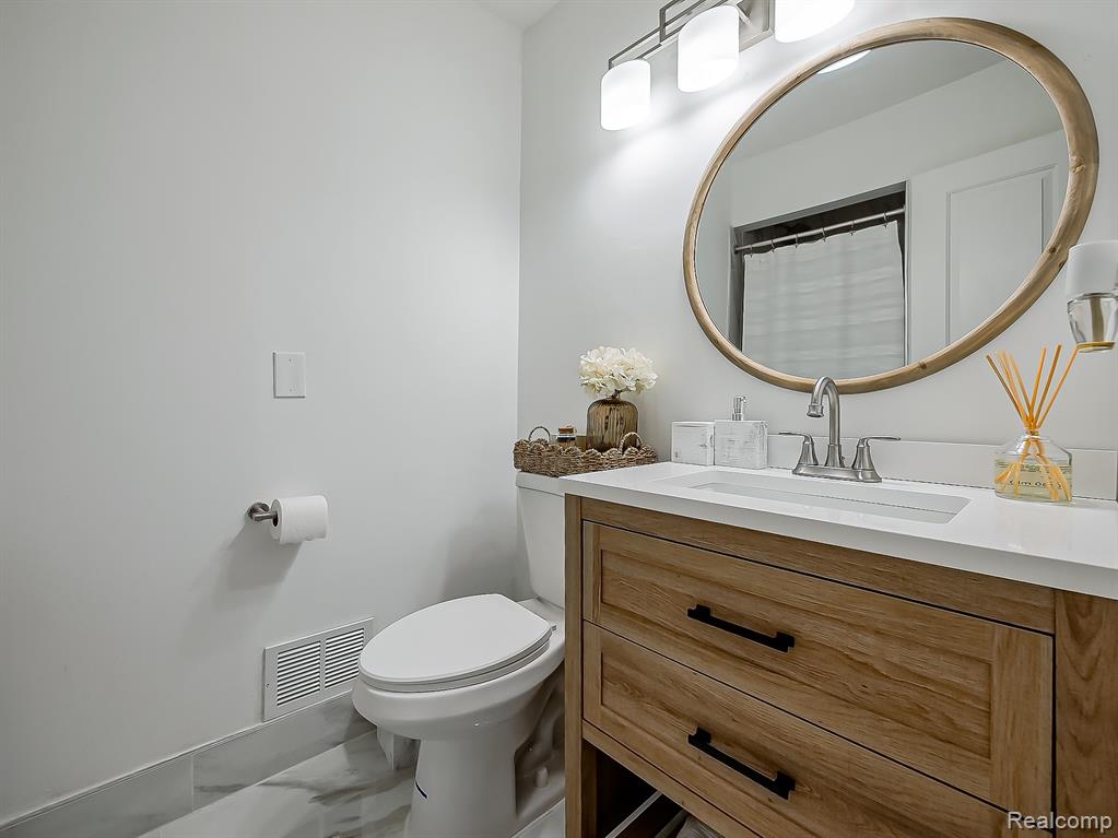 2957 MOON LAKE DR Drive, West Bloomfield, MI 48323 — Photo 11