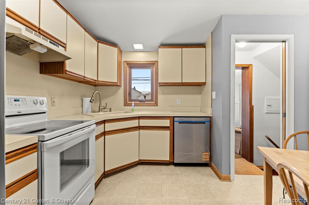 9768 Seavitt Drive, Allen Park, MI 48101 — Photo 10