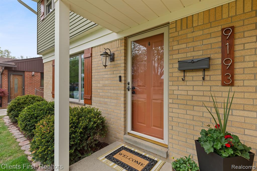 9193 HACKBERRY Avenue, Plymouth, MI 48170 — Photo 36