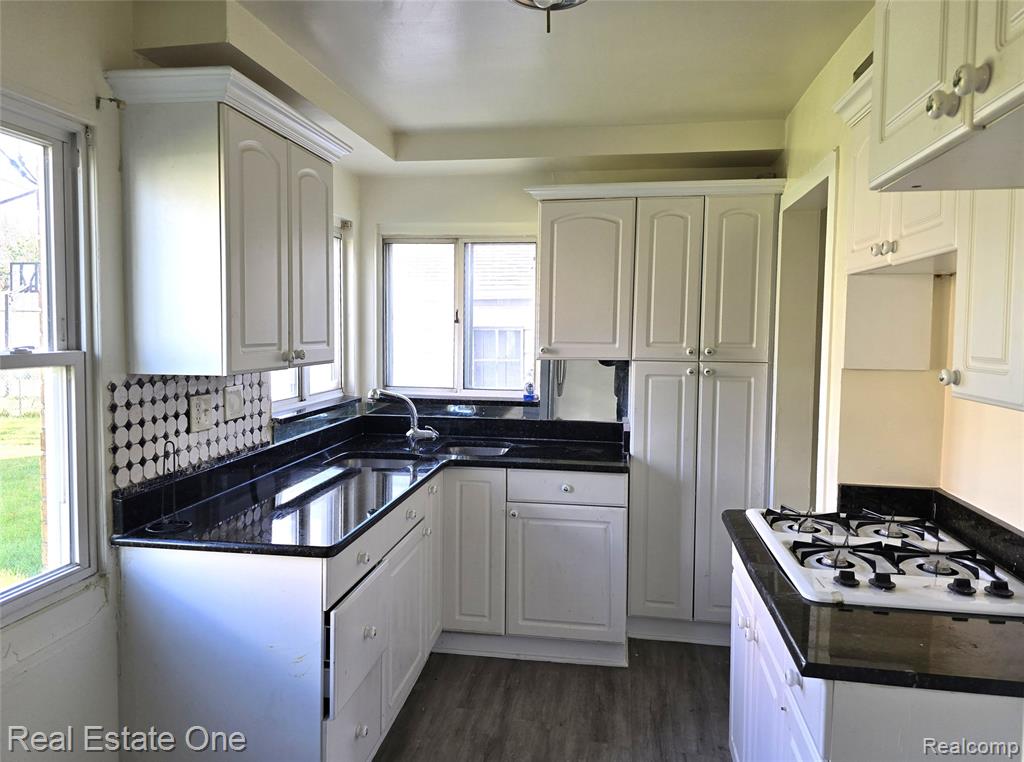 7290 Littlefield Boulevard, Dearborn, MI 48126 — Photo 2
