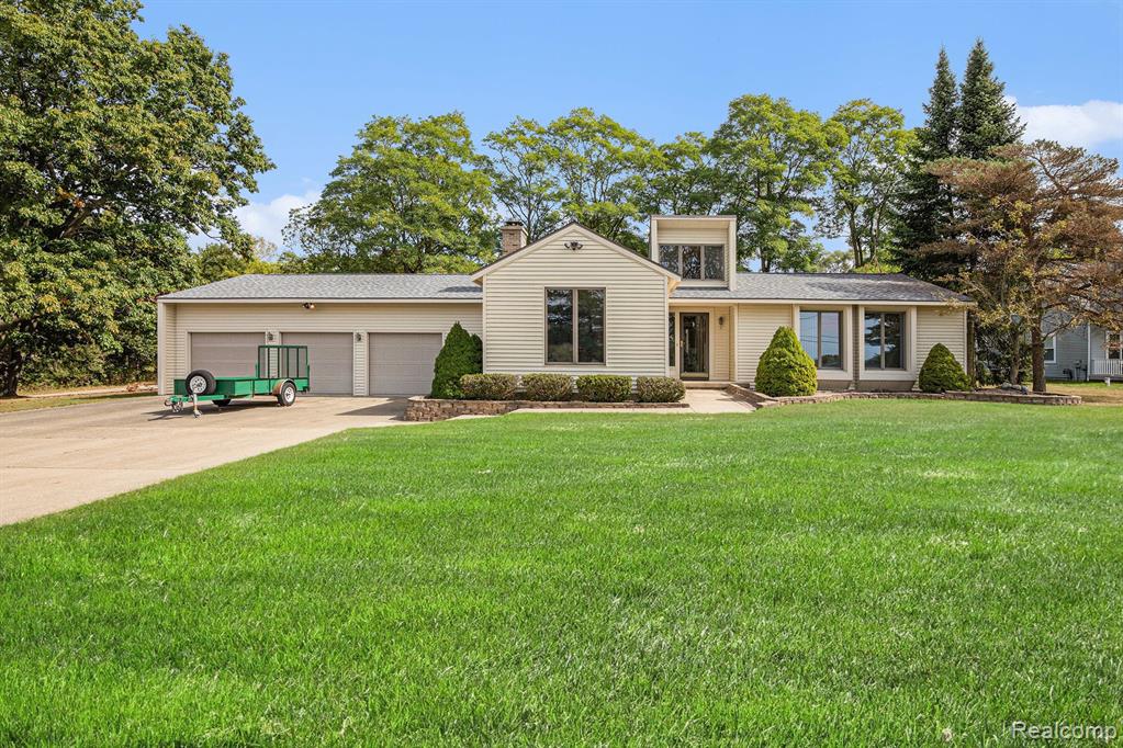 7630 Parkwood Drive, Fenton, MI 48430 — front exterior