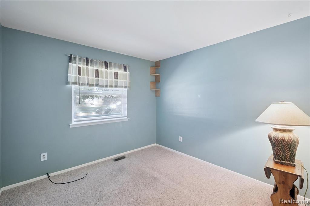 429 Cambridge Avenue, South Lyon, MI 48178 — Photo 15