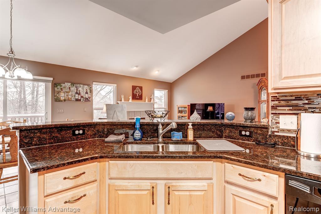40752 Lenox Park Drive, Novi, MI 48377 — Photo 9
