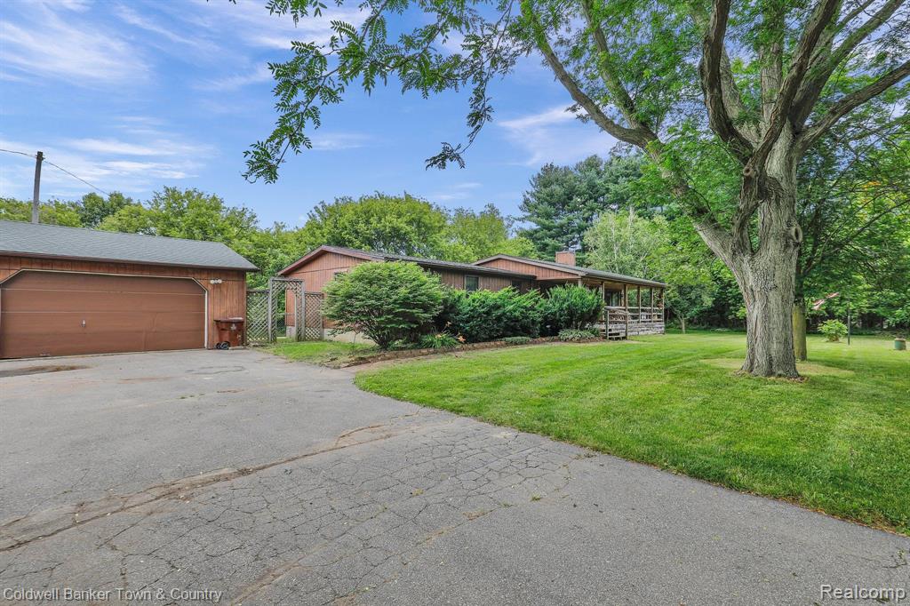 6068 W GRAND RIVER Road, Laingsburg, MI 48848 — Photo 5
