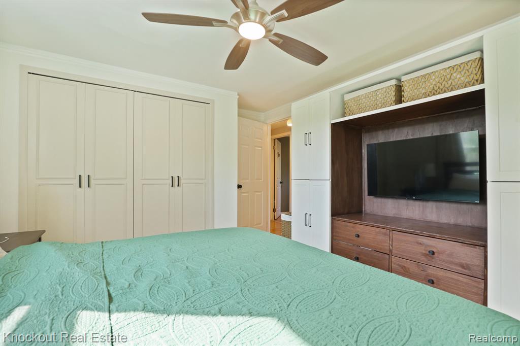 6157 Barker Circle, Waterford, MI 48329 — Photo 28