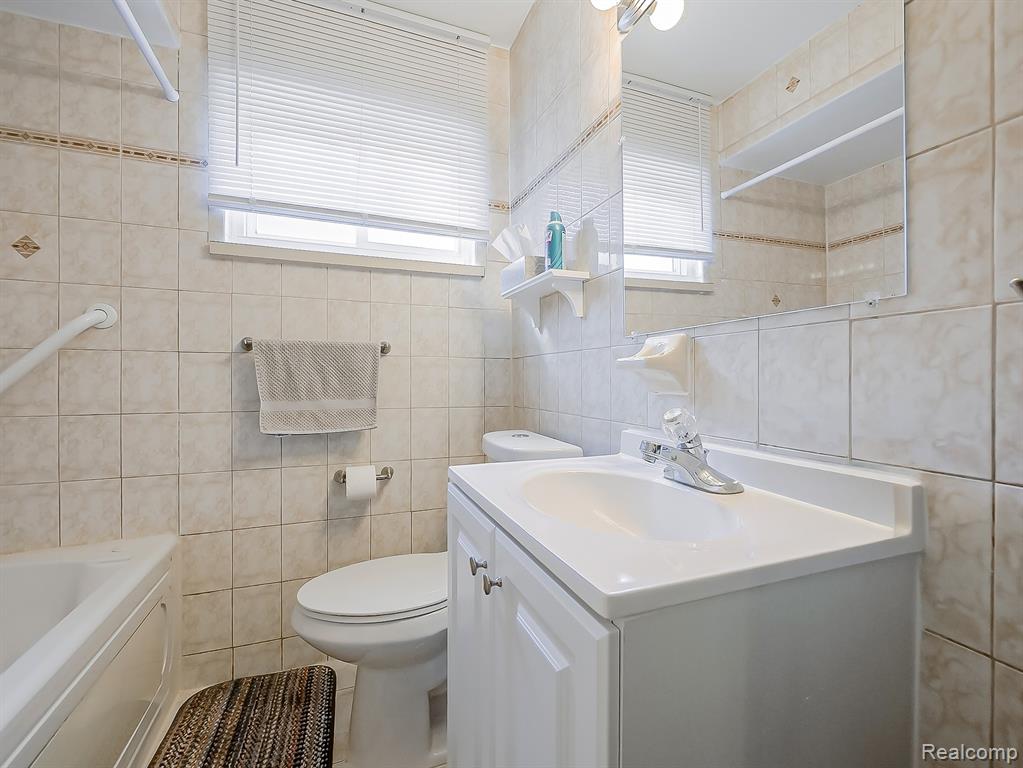 29221 Mark Avenue, Madison Heights, MI 48071 — Photo 18