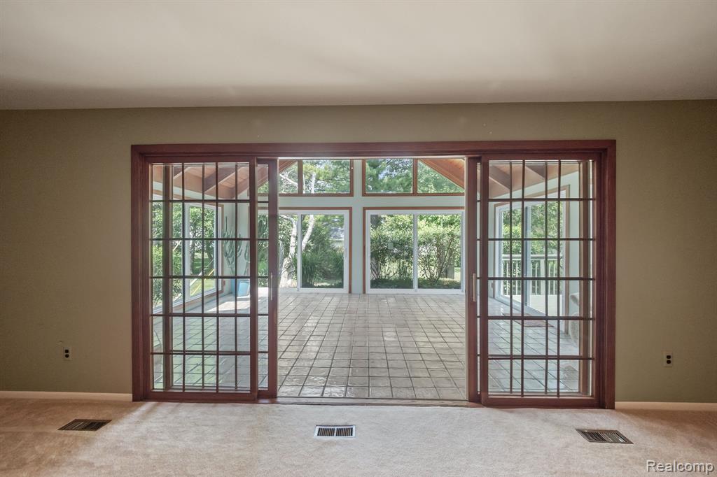 663 Lake Forest Road, Troy, MI 48309 — Photo 6
