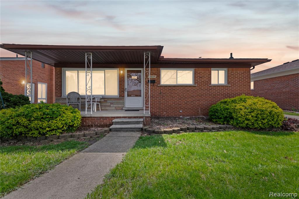 25629 Ridgeway Street, Dearborn Heights, MI 48127 — front exterior