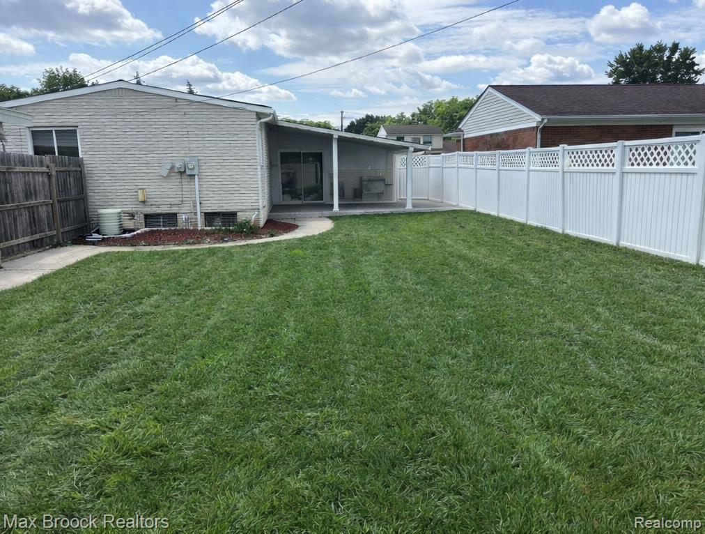 8223 San Marco Boulevard, Sterling Heights, MI 48313 — Photo 11