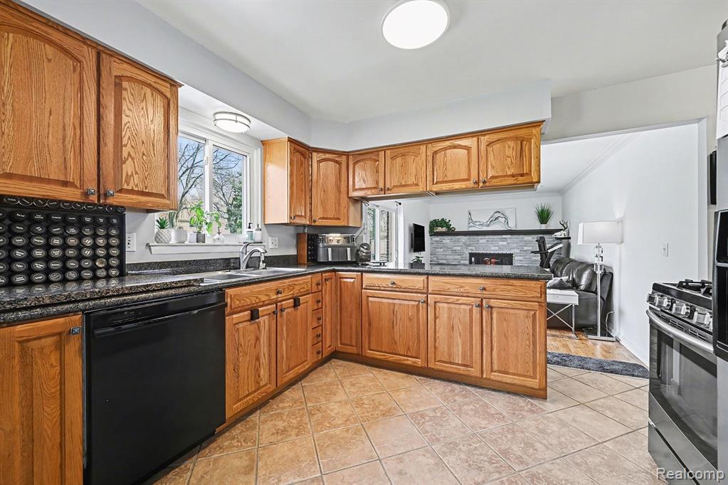 42942 Barchester Road, Canton, MI 48187 — Photo 11