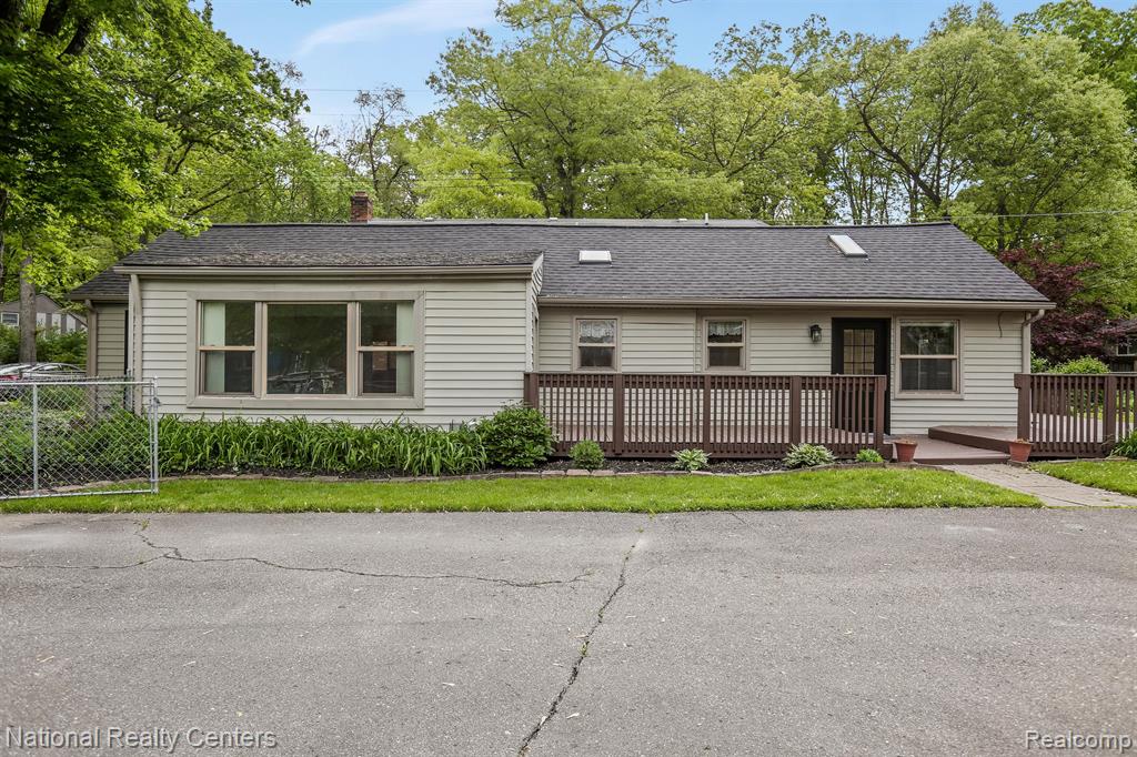 330 BEACHWAY Street, Whitmore Lake, MI 48189 — Photo 27