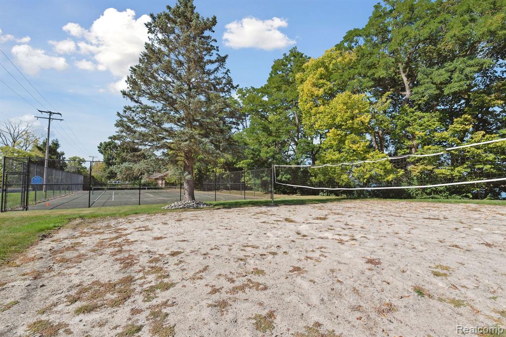 9601 BAYVIEW Drive, #301, Ypsilanti, MI 48197 — Photo 35