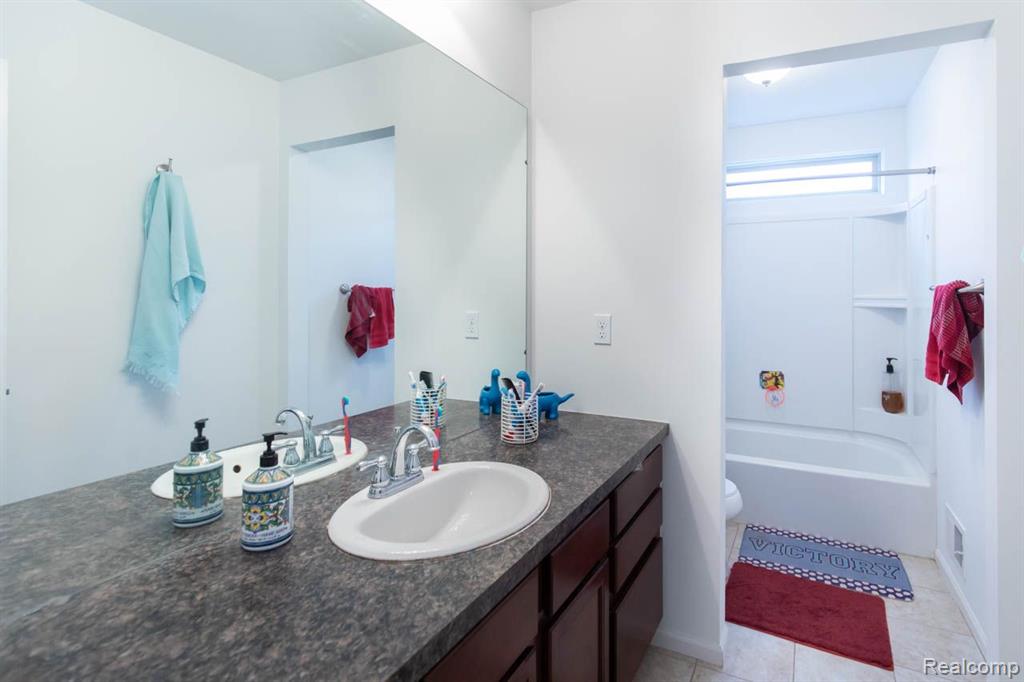 51040 UPLAND VIEW Street, Canton, MI 48188 — Photo 32