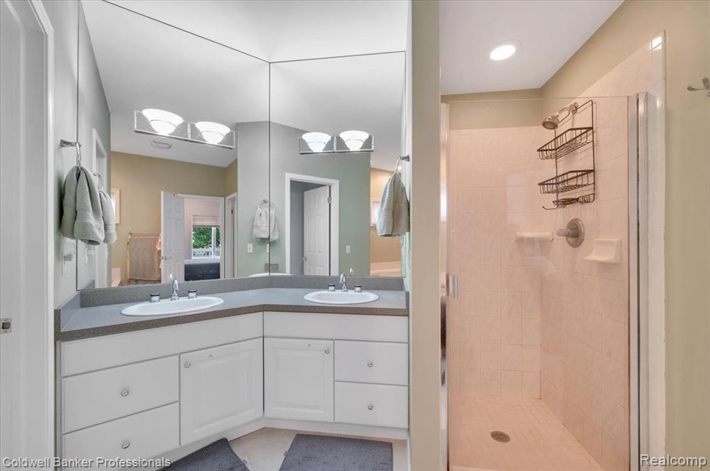 1518 Wildwood Court, Flint, MI 48532 — Photo 16