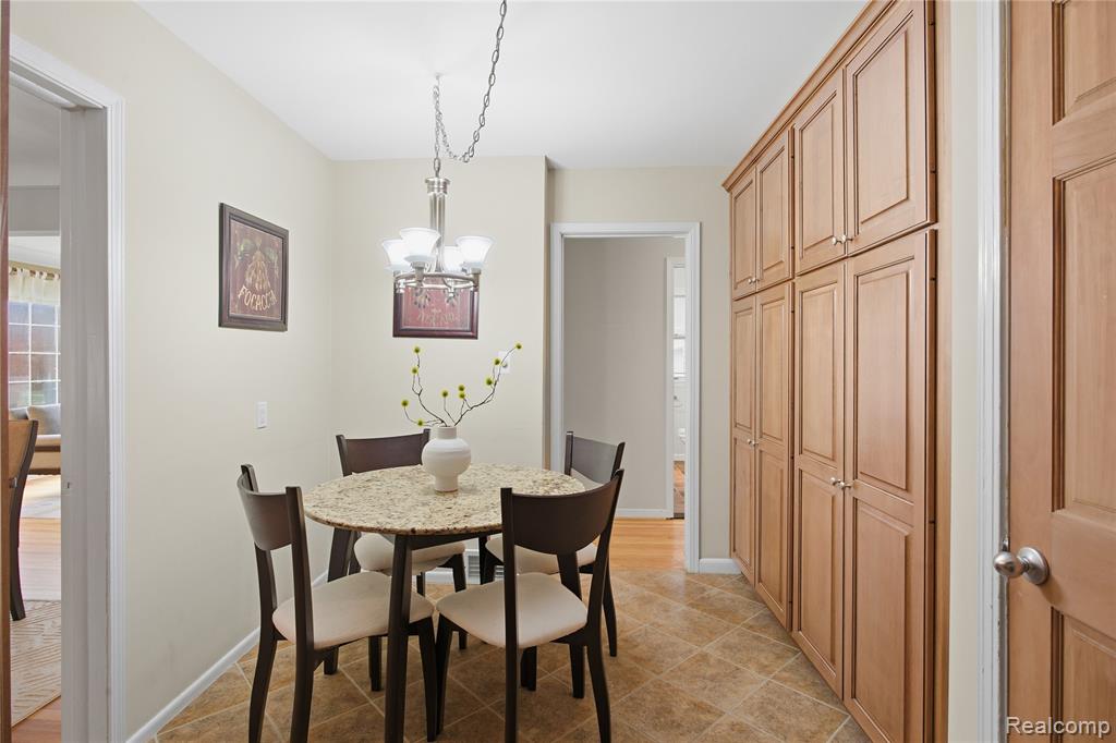 10404 Hart Avenue, Huntington Woods, MI — Photo 18