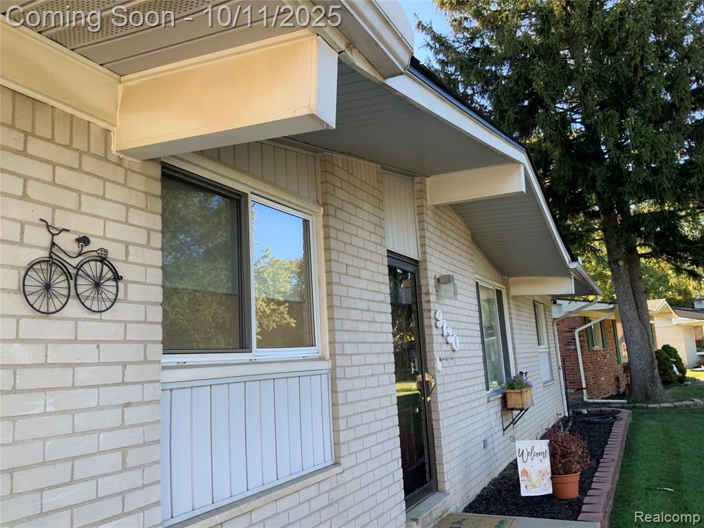 9130 E Bassett Court, Livonia, MI 48150 — Photo 6